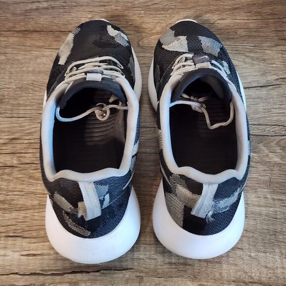 Nike Roshe One Jacquard Print (845009-001) Women's Running Shoes Size 8.5 Gray - Picture 7 of 8